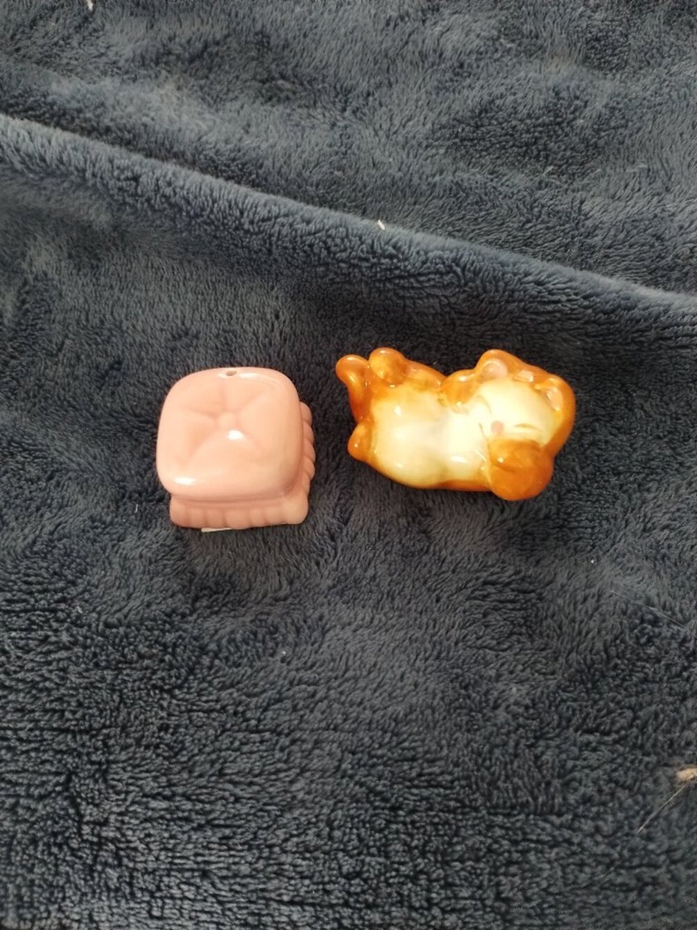 Pink ottoman & cat, salt & pepper shakers